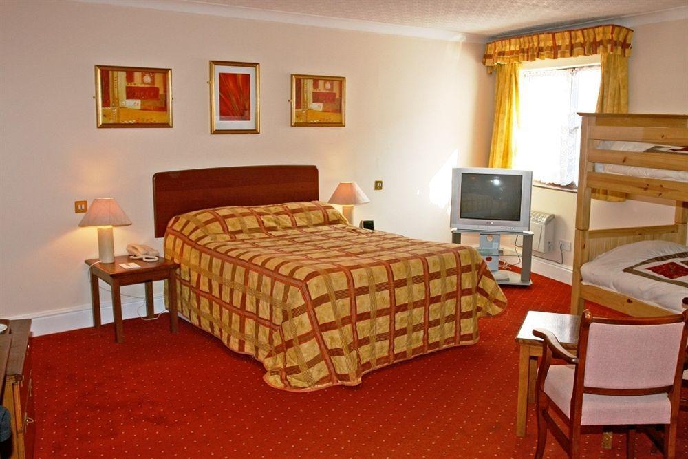 Beaufort Park Hotel Mold Exteriör bild