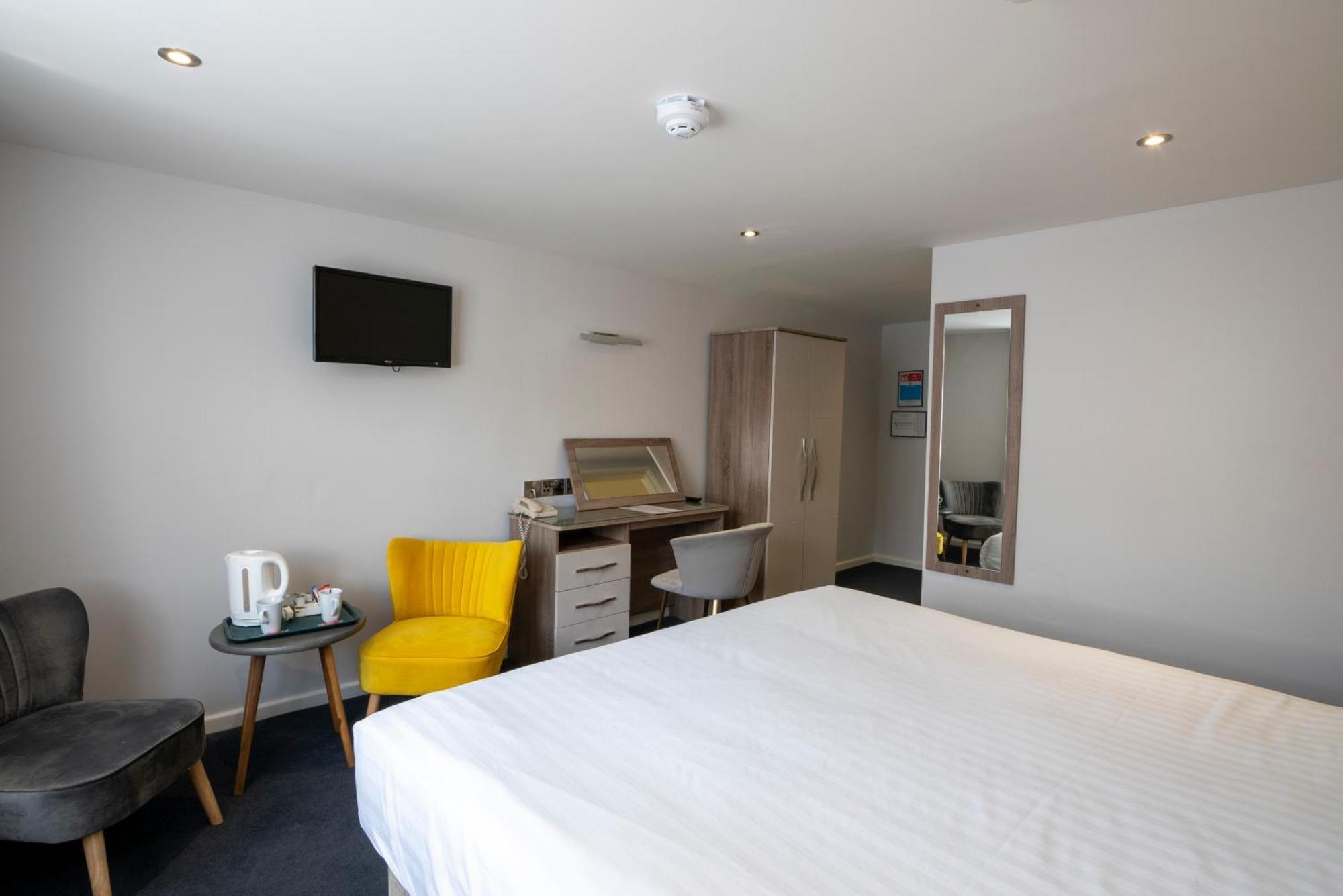Beaufort Park Hotel Mold Exteriör bild