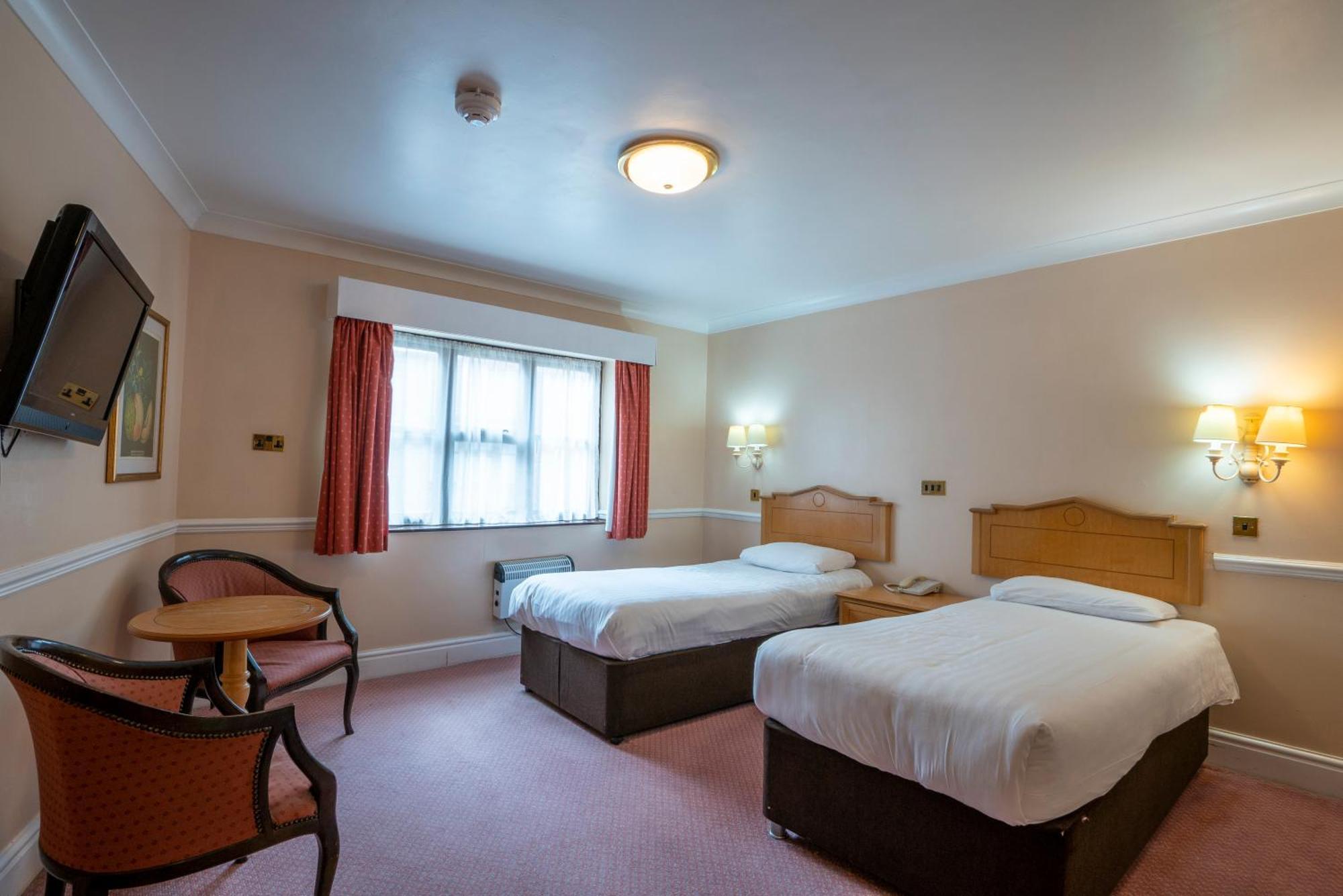 Beaufort Park Hotel Mold Exteriör bild