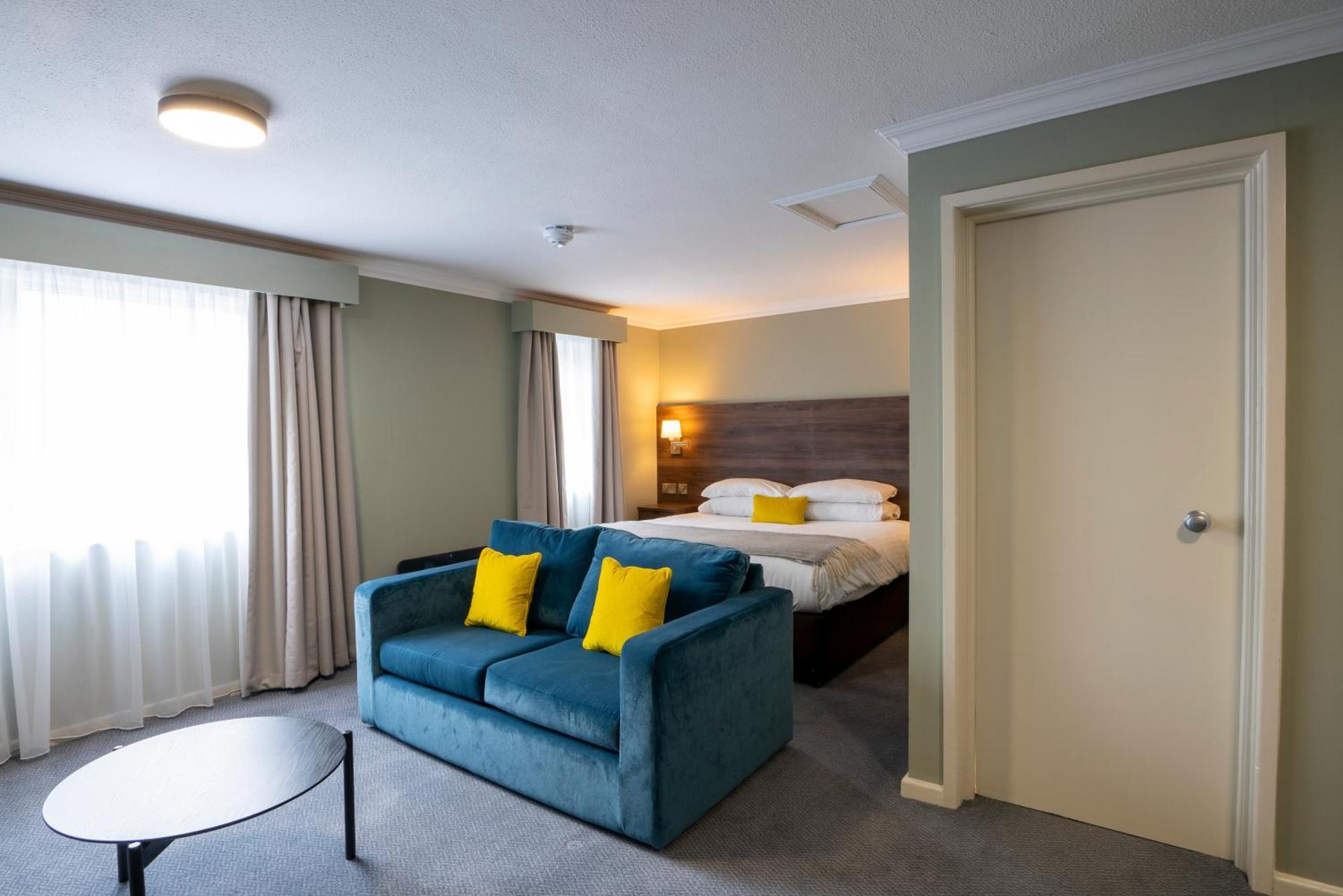 Beaufort Park Hotel Mold Exteriör bild