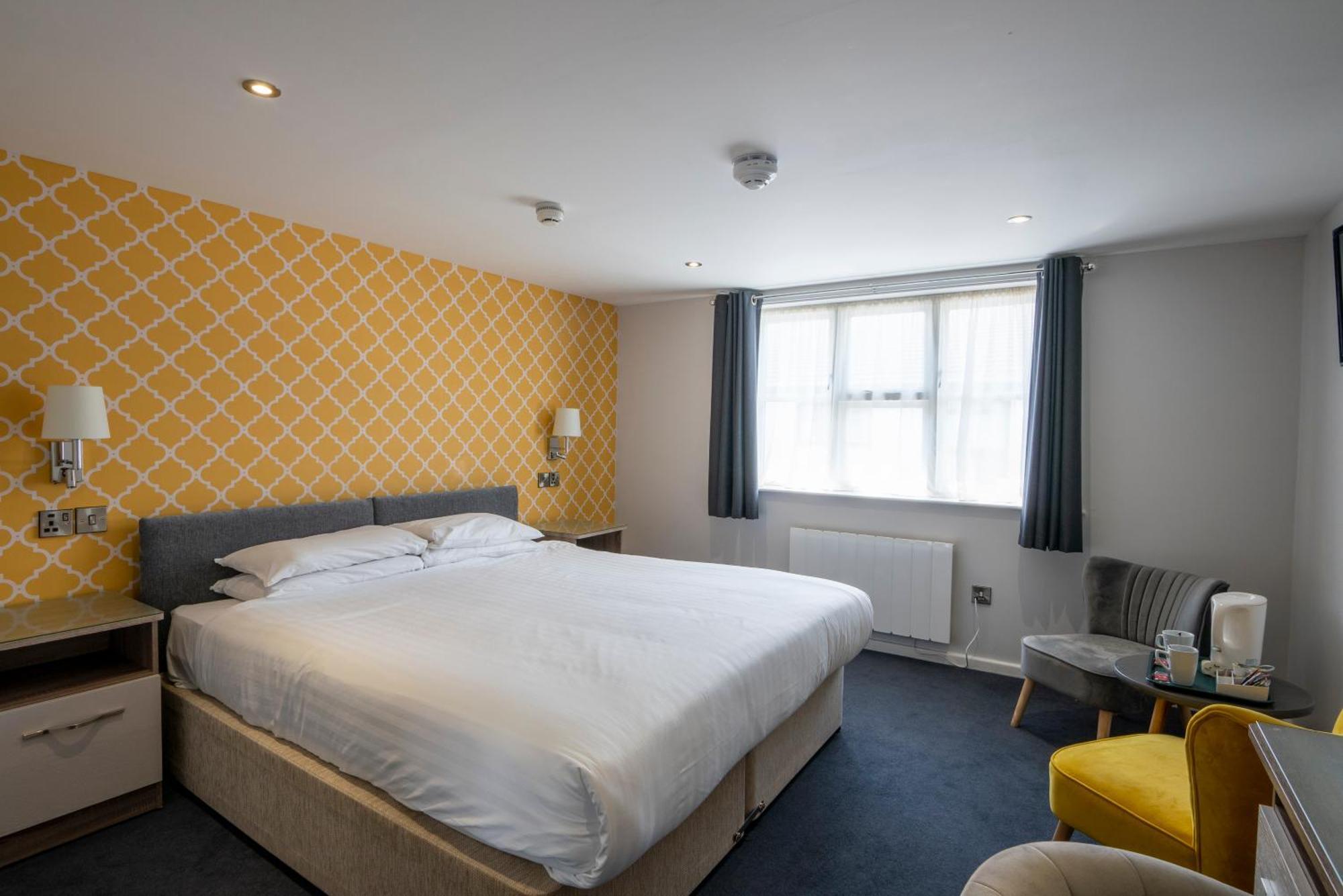 Beaufort Park Hotel Mold Exteriör bild
