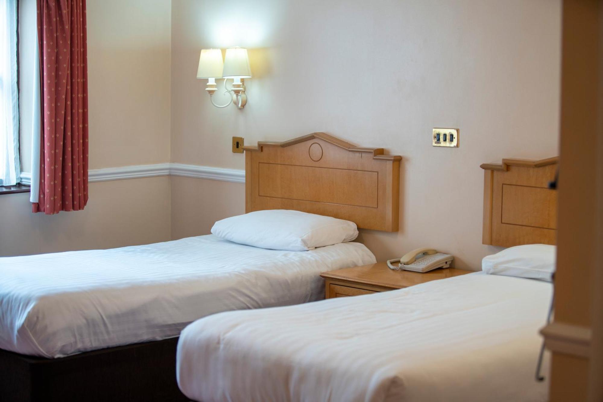 Beaufort Park Hotel Mold Exteriör bild