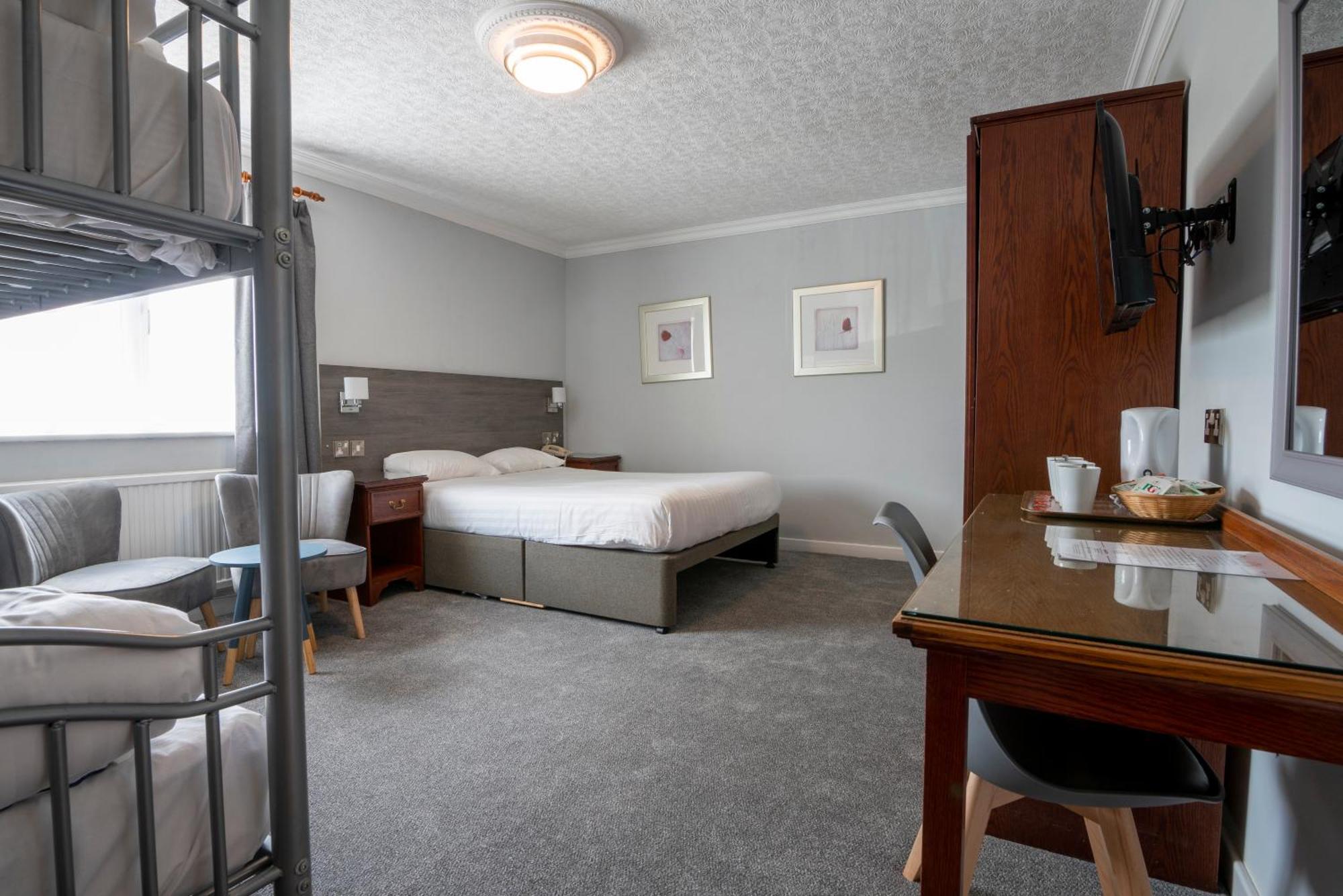 Beaufort Park Hotel Mold Exteriör bild