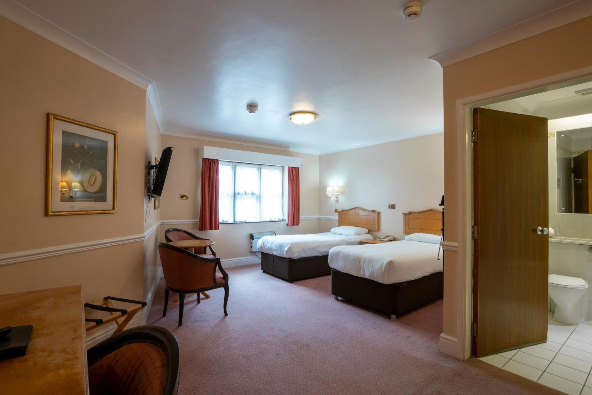 Beaufort Park Hotel Mold Exteriör bild