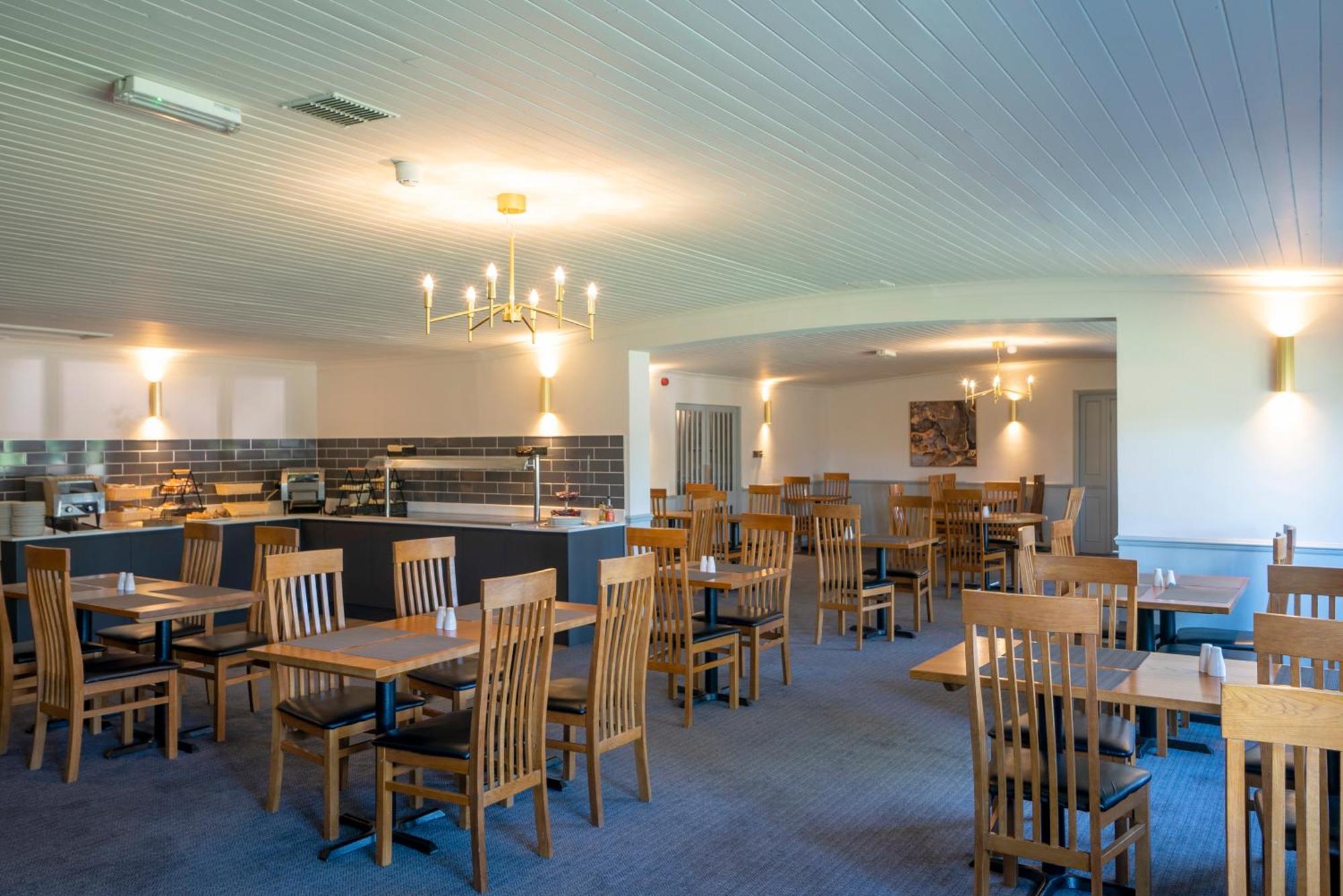 Beaufort Park Hotel Mold Exteriör bild