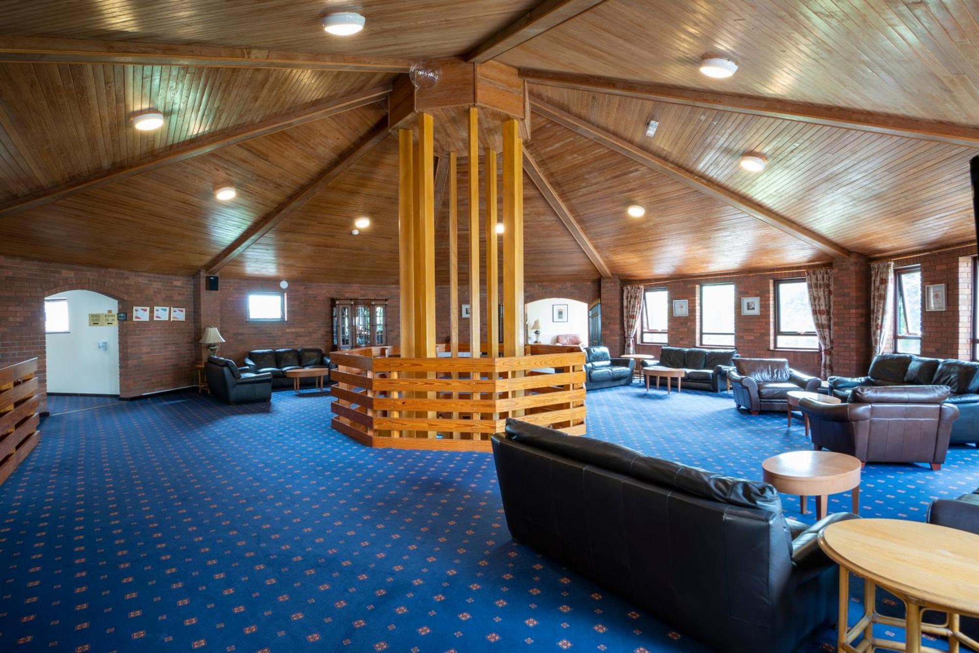 Beaufort Park Hotel Mold Exteriör bild