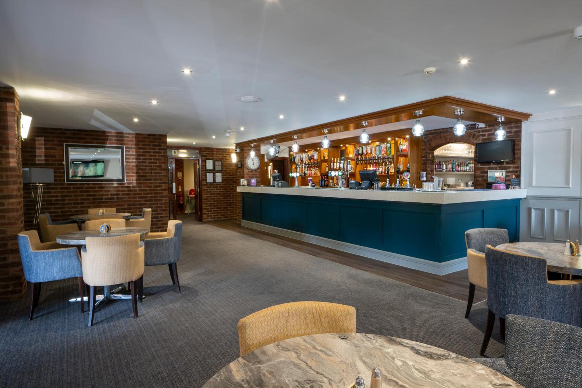 Beaufort Park Hotel Mold Exteriör bild