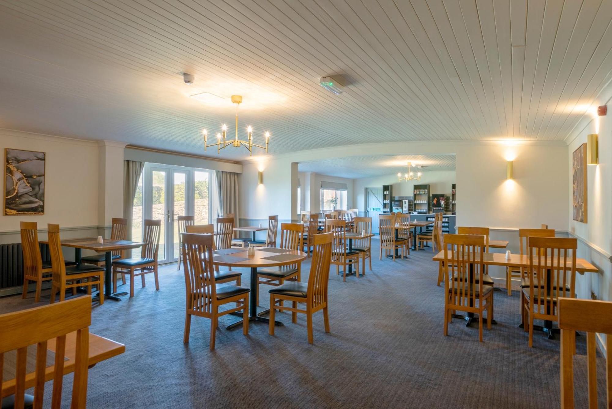 Beaufort Park Hotel Mold Exteriör bild