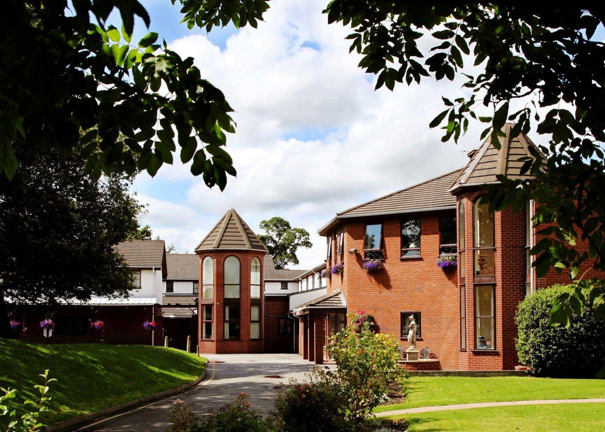 Beaufort Park Hotel Mold Exteriör bild