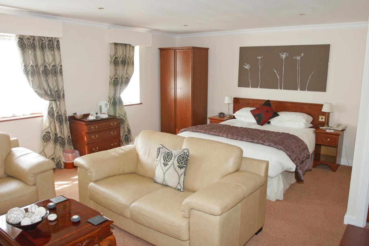 Beaufort Park Hotel Mold Exteriör bild