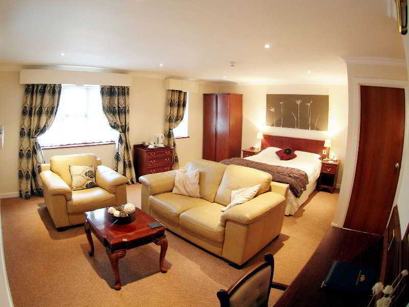 Beaufort Park Hotel Mold Exteriör bild